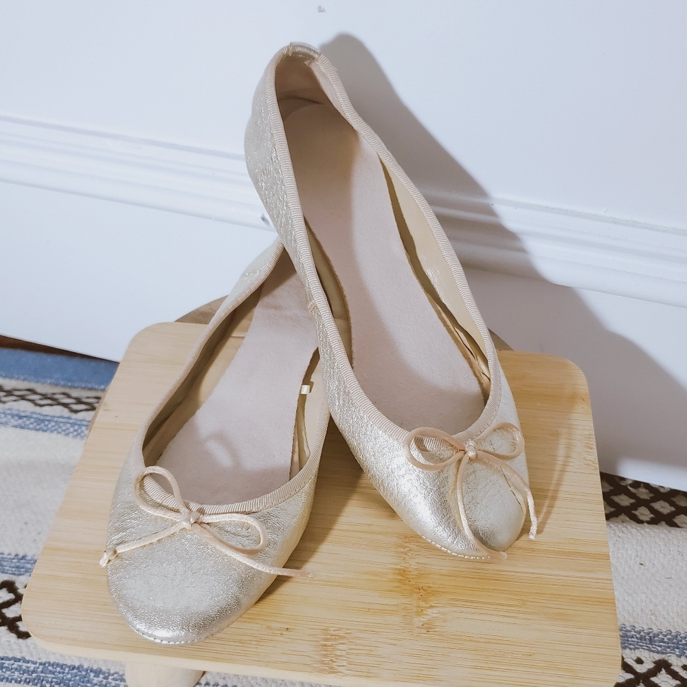 Vintage Zara Bow Tie Front Ballet Flats in Metallic Cream- Size 38 Euro